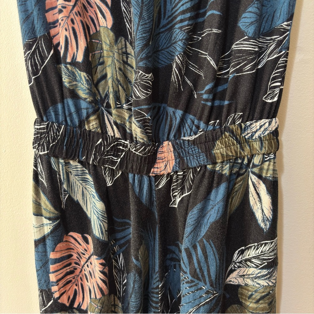 Aritzia Talula Leaf Print Jumpsuit in Blue and Pink - Picture 4 of 9